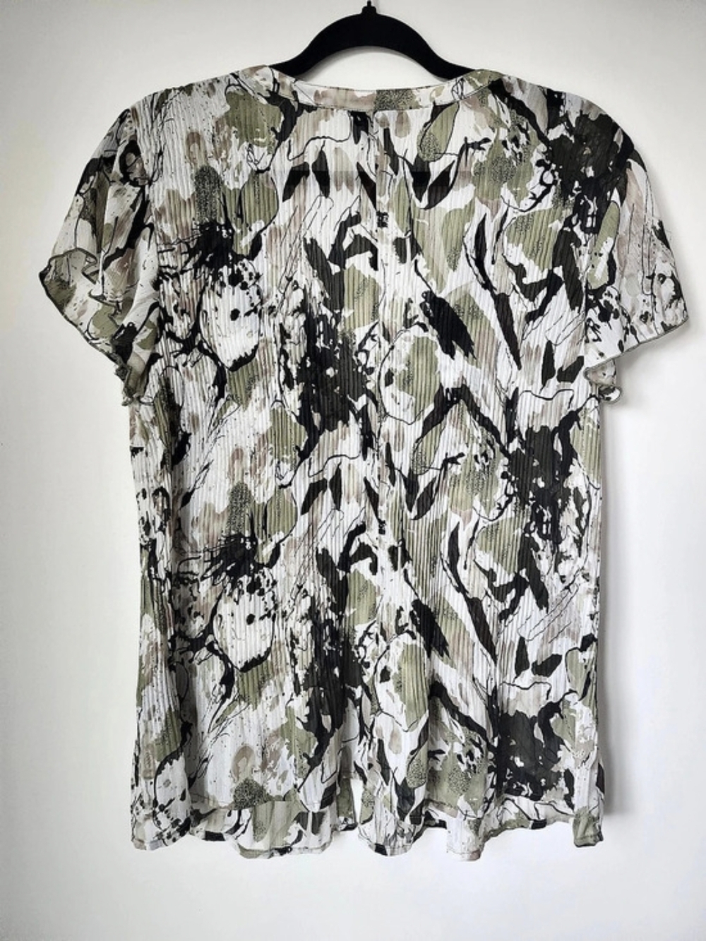 Green & Whitr Abstract Short Sleeve Blouse - Picture 3 of 8